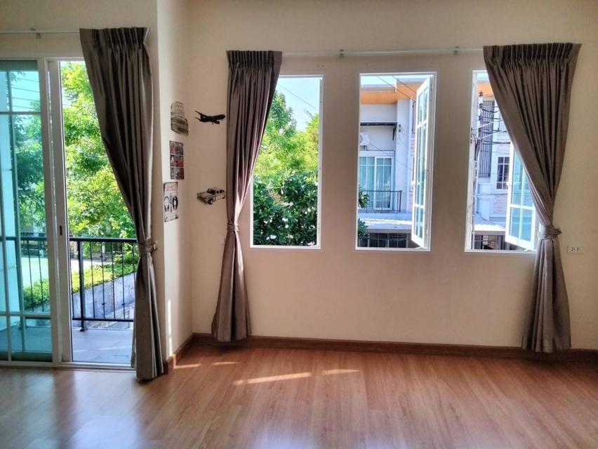 ขายทาวน์โฮม 2 ชั้น หมู่บ้านโกลเด้น ทาวน์ ลาดพร้าว ซอยนวมินทร์ 42 แยก 27 ถนนประเสริฐมนูกิจ แขวงคลองกุ่ม เขตบึงกุ่ม กรุงเทพ ขายราคา 4.30 ล้านบาท 16