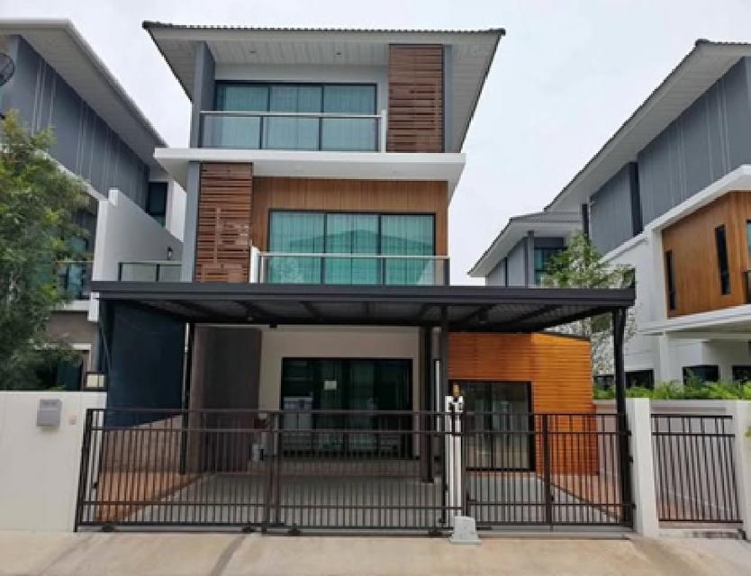 ให้เช่าบ้านเดี่ยว / บ้านแฝด 3 ชั้น / โครงการ หมู่บ้านศุภาลัย เอสเซ้นส์ ซอยลาดพร้าว 107 / บ้านสภาพใหม่ / แอร์ทั้งหลัง 1