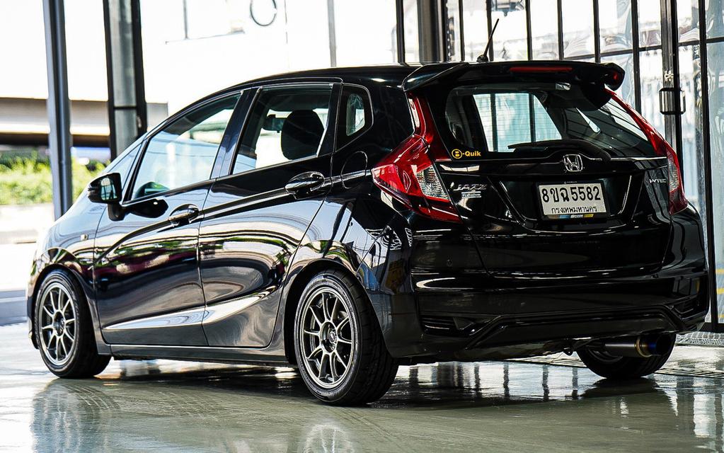 HONDA JAZZ GK 1.5 VTEC MNC 2017 M/T 💸 ราคาเพียง 319,000 บาท(เงินสดได้) 📌 ผ่อนเริ่มต้น 5xxx บาท ✅ ออกรถ จัด+โอน+จบ เพียง 10,000 บาท📍 รูปย่อยที่ 4