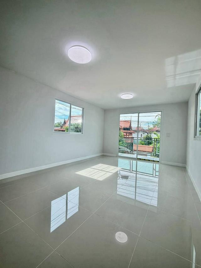 บ้านซอยบางศรีเมือง ทำเลดีใกล้แยกนครอินทร์พระราม5 ทาวน์เฮาส์ 2 ชั้น ตกแต่งใหม่มีระเบียงด้านหน้า  ทำเลดีใกล้แยกนครอินทร์พระราม5 15