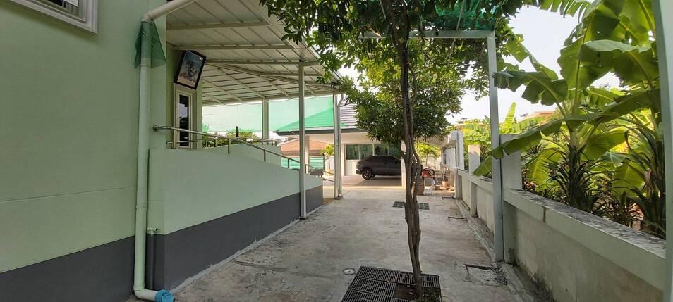 ให้เช่าบ้านสวนไทรม้าขนาด 200 ตรว มี 2 นอน 4 น้ำ  ห้องโถง ครัว พร้อมสวน 6