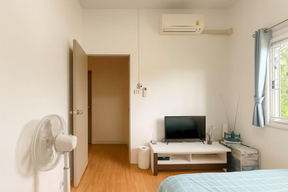 บ้านมือสอง น้ำไม่ท่วม ตั้งแต่ ปี 54 บ้านทาวน์เฮ้าส์ ร่มเกล้า ซอย 6 เนื้อที่ 34 วา บ้านสองชั้น ราคา 2.35 ต่ำกว่าราคาประเมิน 2.5 4