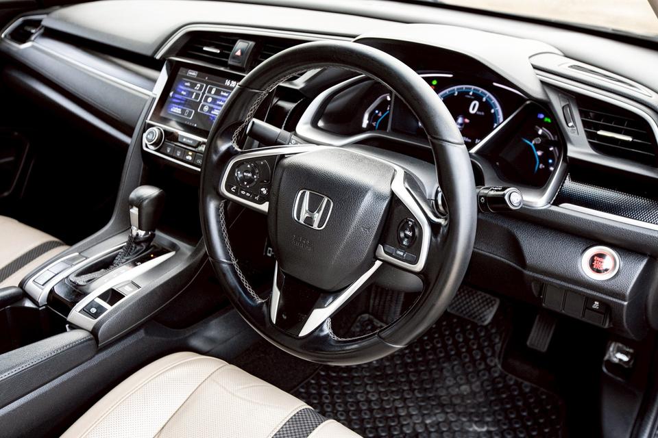 Honda Civic FC 1.8EL ปี 2021 สีดำ มือเดียวป้ายแดง 13