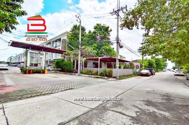 ทาวน์โฮม หมู่บ้านนลินอเวนิว 3 เนื้อที่ 16.2 ตร.ว (ซอยเคหะร่มเกล้า 72) ถนนรามคำแหง แขวงสะพานสูง เขตสะพานสูง 10