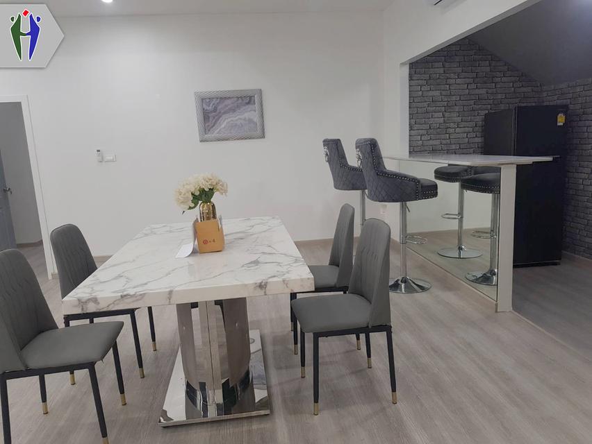 บ้านเดี่ยวพลูวิลล่าให้เช่าใกล้อ่างเก็บน้ำชากนอก 65,000 บาท  ขนาด 100 ตารางวา 4 ห้องนอน4 ห้องน้ำ  ภายในบ้านมาพร้อมกับ 	บิ๊วอินครัวพร้อมเครื่องดูดควัน 11