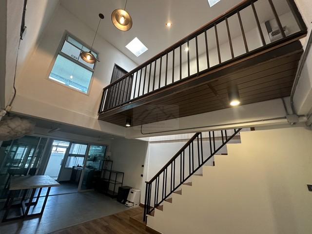 ขายทาวน์เฮ้าส์ 2 ชั้น สไตล์ Loft ลาดพร้าว โชคชัย 4 ซอย 55 ถนนเมน รีโนเวทใหม่พร้อม double volume กลางบ้าน 1
