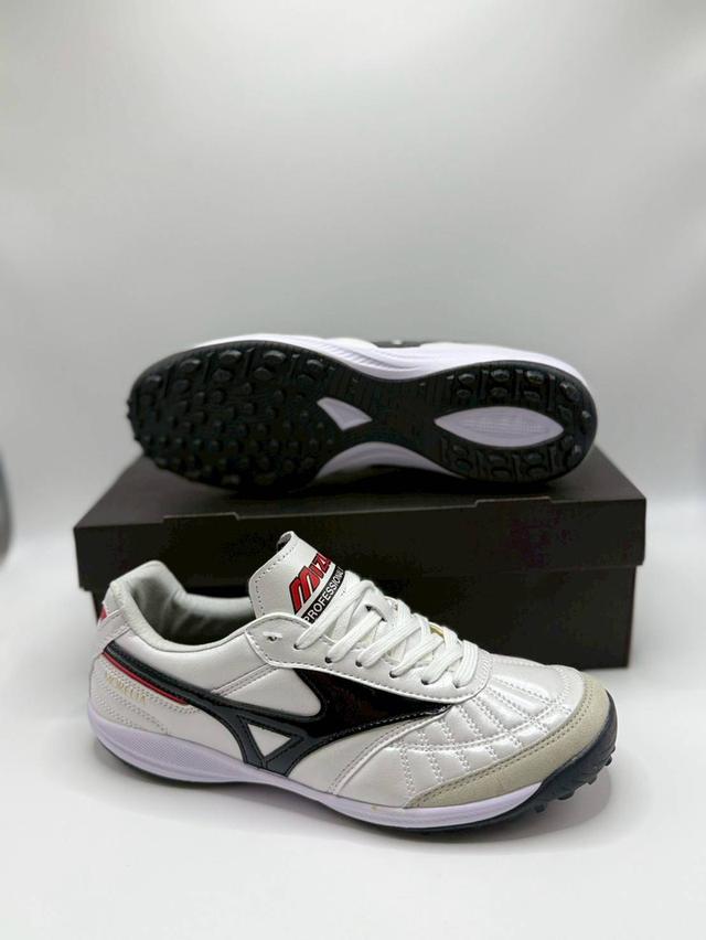 รองเท้าฟุตซอล 100 ปุ่ม mizuno japan