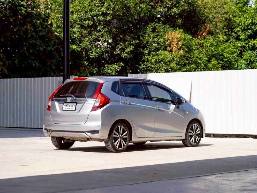 Honda Jazz 1.5V ปี 2018 รถสวย  8