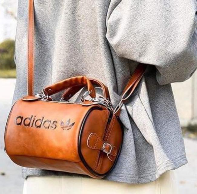 กระเป๋าสะพายข้าง Adidas 1