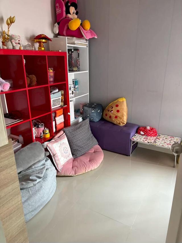 ขายบ้านเดี่ยวชั้นเดียว ไม่ผ่านนายหน้า โครงการหมู่บ้าน ไอวี่ เพอร์เลอร์ ซ.4/7 ต.สำนักบก อ.เมือง ชลบุรี บ้านสวย พร้อมอยู่ ที่จอดรถ 2 คัน 2