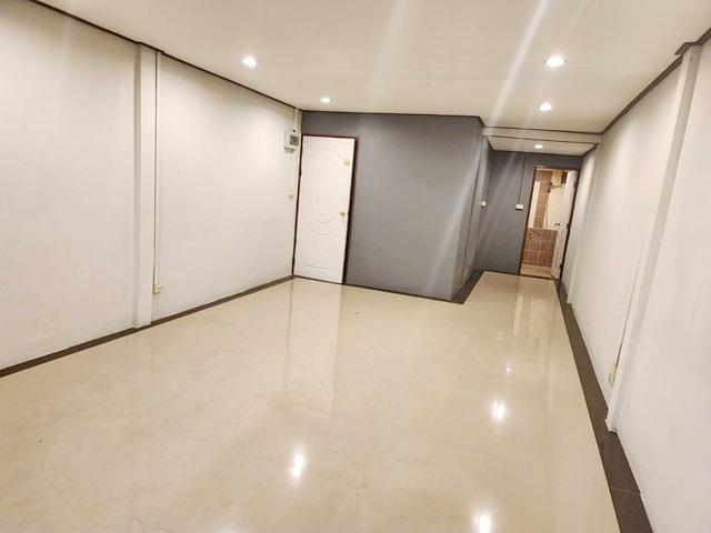 เหมาะลงทุน Hostel Airbnb รัชดา ใกล้ MRTโชคชัย4 299ม. อาคาร 4ชั้น 6–8นอน 6น้ำ 20 ตร.ว.252 ตร.ม. 7