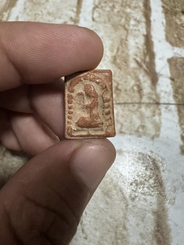 พระเครื่อง แม่นางกวักเนื้อดิน