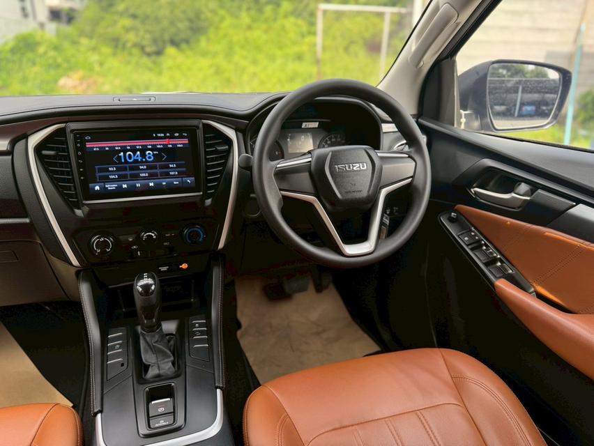 ISUZU MUX Wagon 4dr Active 7st Auto 6sp RWD 1.9DCT Y2021. สีเทา ออโต้  12