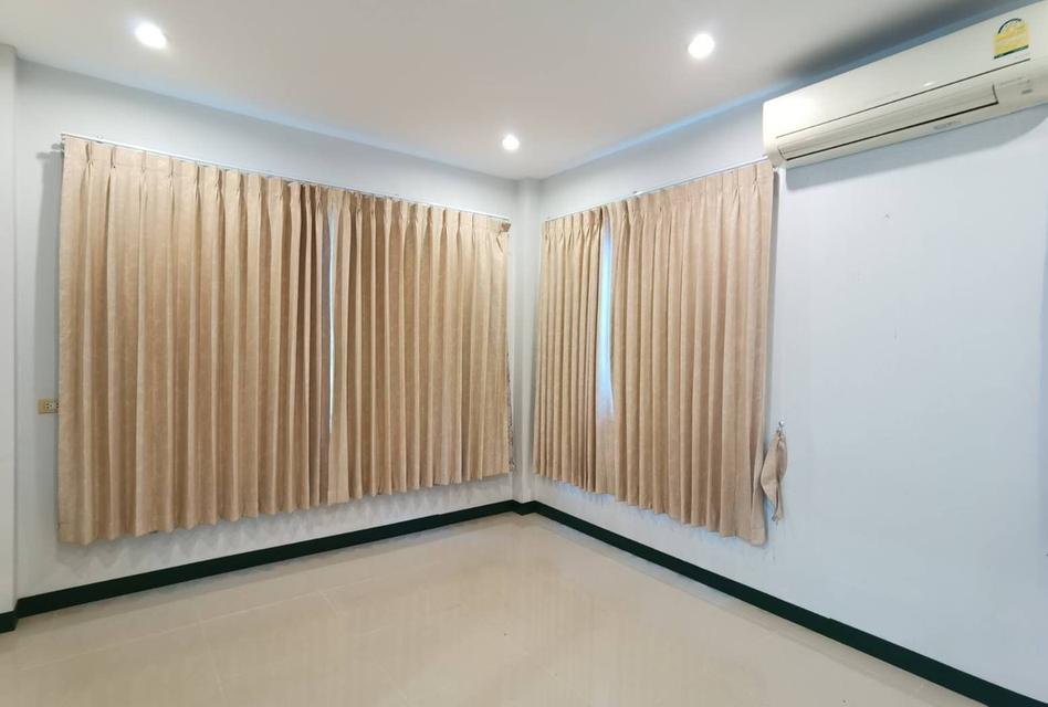 ให้เช่าบ้านเดี่ยว2ชั้นหลังมุม หมู่บ้านฉัตรหลวง14 ถนนเลียบคลอง3 คลองหลวง ปทุมธานี 12