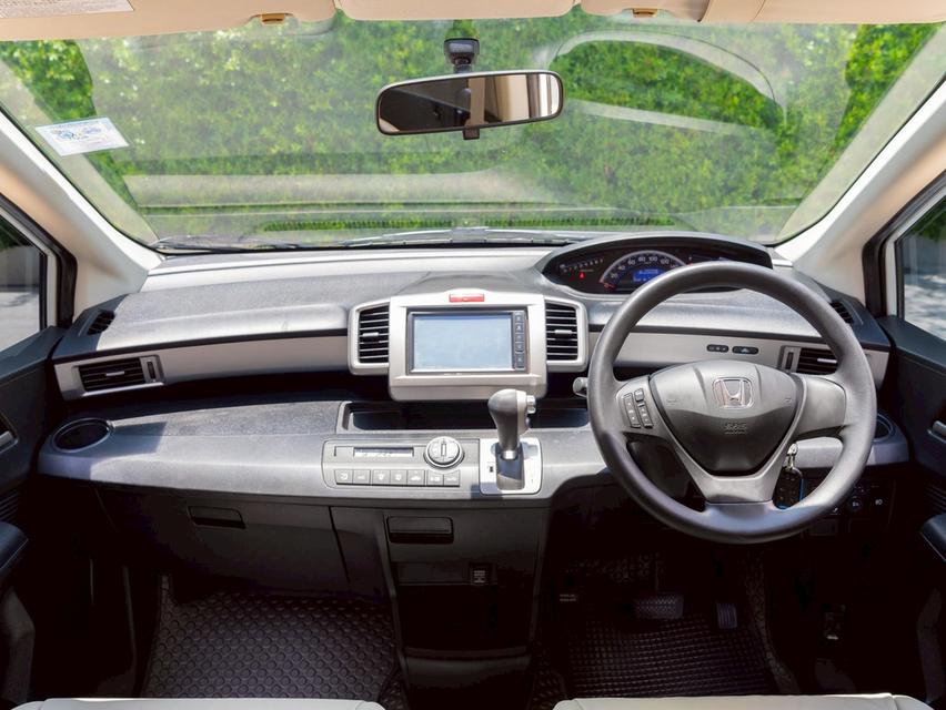 Honda Freed 1.5 EL ปี 2012 จด 15 รูปที่ 8