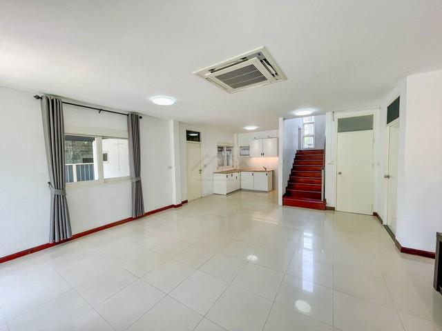 ให้เช่าบ้านเดี่ยว 2 ชั้น 150 ตรว. ซอยรามอินทรา 42 ใกล้ MRT สายสีชมพู สถานีรามอินทรา ก.ม.6 **เลี้ยงสัตว์ได้ จดบริษัทได้ 4