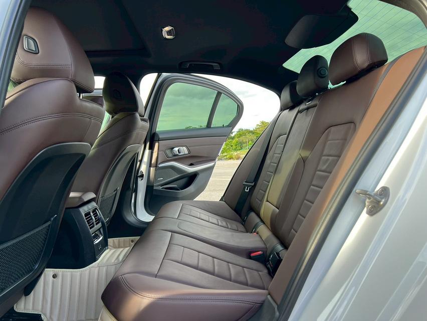 Bmw 330eMsport ปี 2020 Bsi 5 ปี 100,000  km หมด 20/12/2025 วารันตี 5 ปี 200,00 หมด 20/12/2025 12