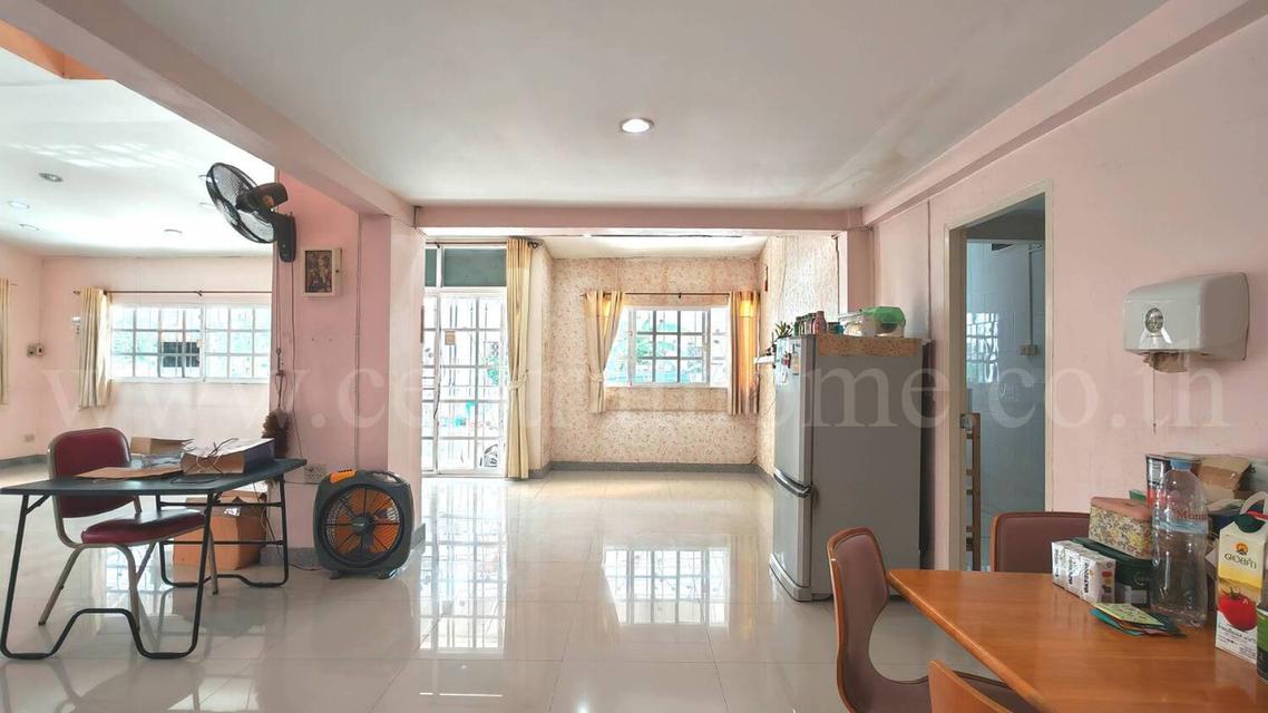 ทาวน์เฮ้าส์ 2 ชั้นครึ่ง สรานนท์ ติวานนท์ - ปากเกร็ด หลังมุม 8