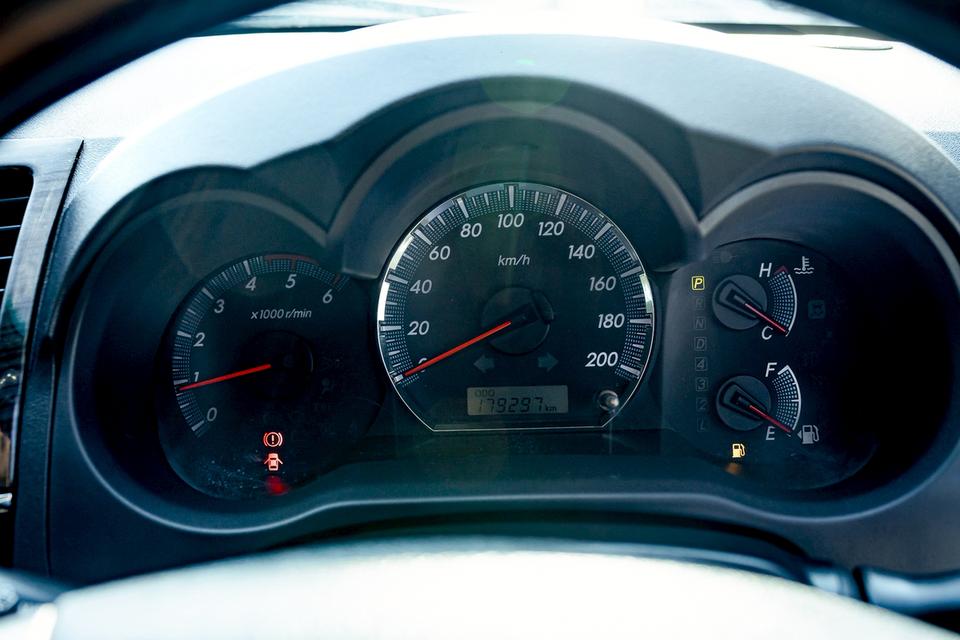 Toyota Fortuner 2.5V ปี14 8