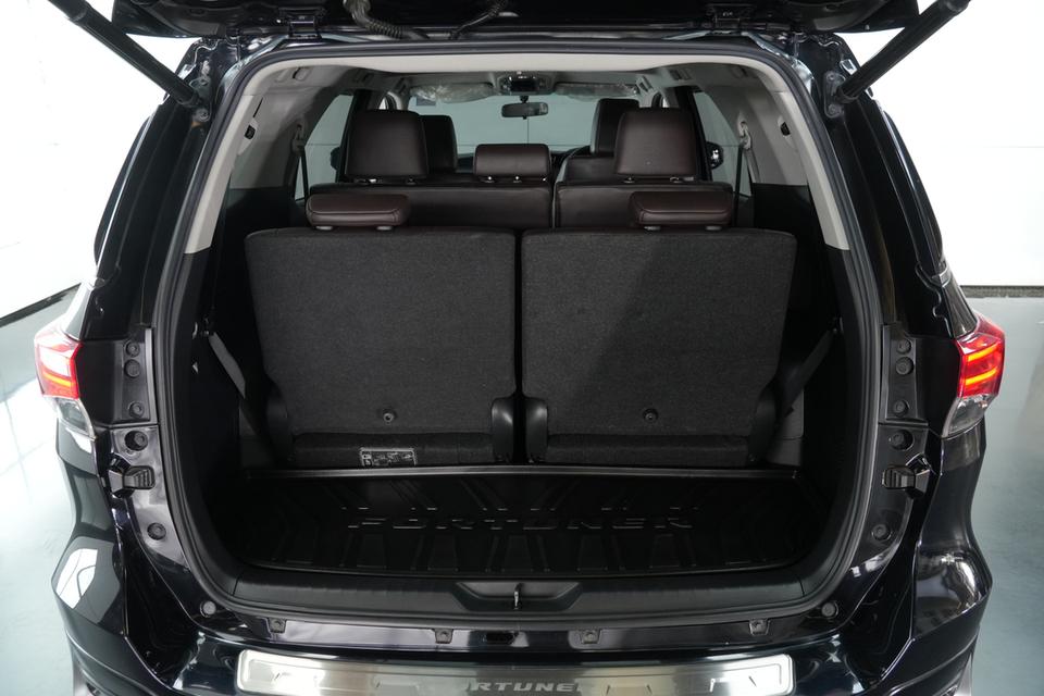 2019 TOYOTA FORTUNER 2.4 V 2WD SUV สีดำ เลขไมล์ 120847 กม. 7