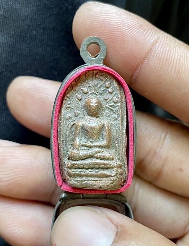 พระคงลำพูน กรุเก่า เนื้อดิน วัดพระคงฤๅษี สีพิกุล