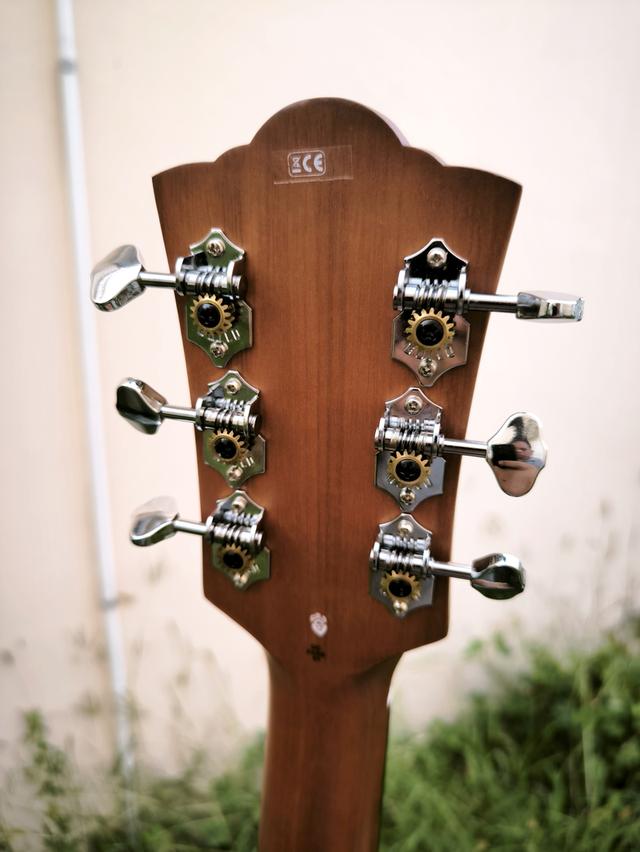 Guild OM-240E กีตาร์โปร่งไฟฟ้า รูปที่ 11