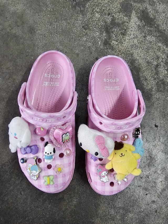 รองเท้า crocs × kitty
