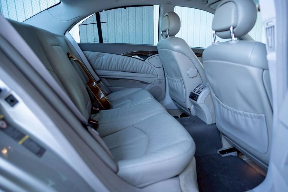 BENZ E240 AVANTGARDE (W211) ปี 2004 12