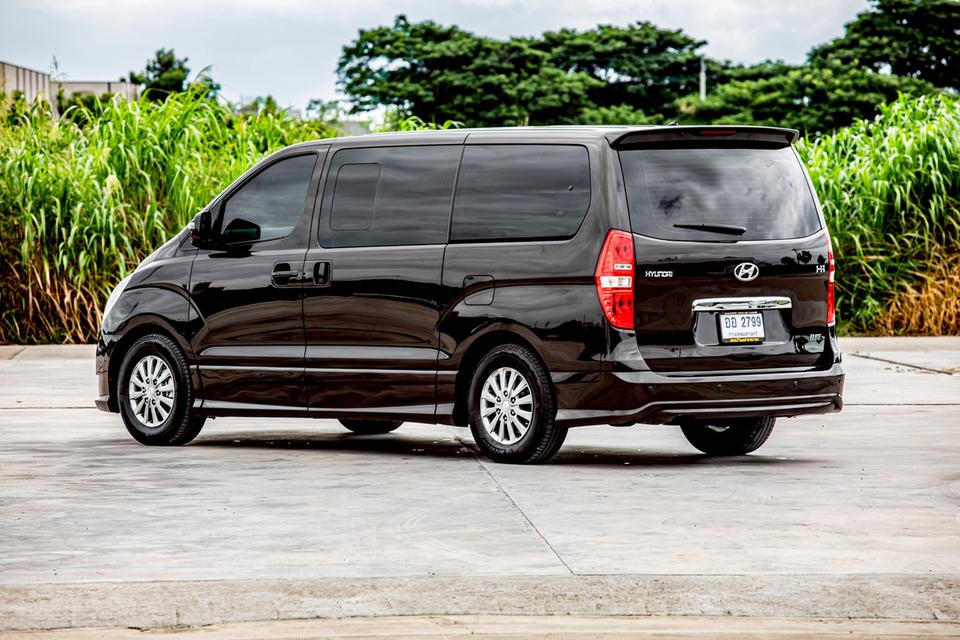 Hyundai H-1 ELITE 2.5 ดีเซล ปี 2016 สีดำ มือเดียวป้ายแดง  8