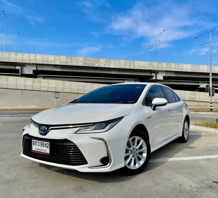 Toyota Altis 1.8 Hybrid รองtop สีขาวมุก ปี 2020 2