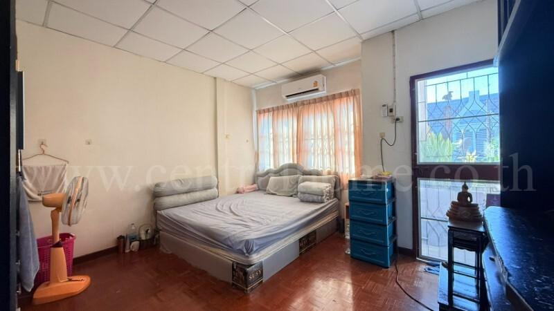 ทาวน์เฮ้าส์ หมู่บ้าน ดวงกมล ซอยพระยาสุเรนทร์ 35 - คลองสามวา 4