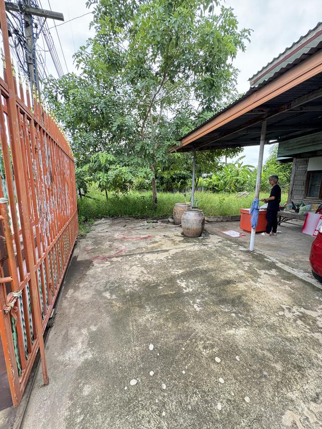 ที่ดินพร้อมสิ่งปลุกสร้างจำนวน 1 หลัง 3