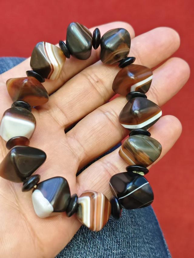 สร้อยข้อมือลูกปัดอาเกต Banded agate beads bracelet