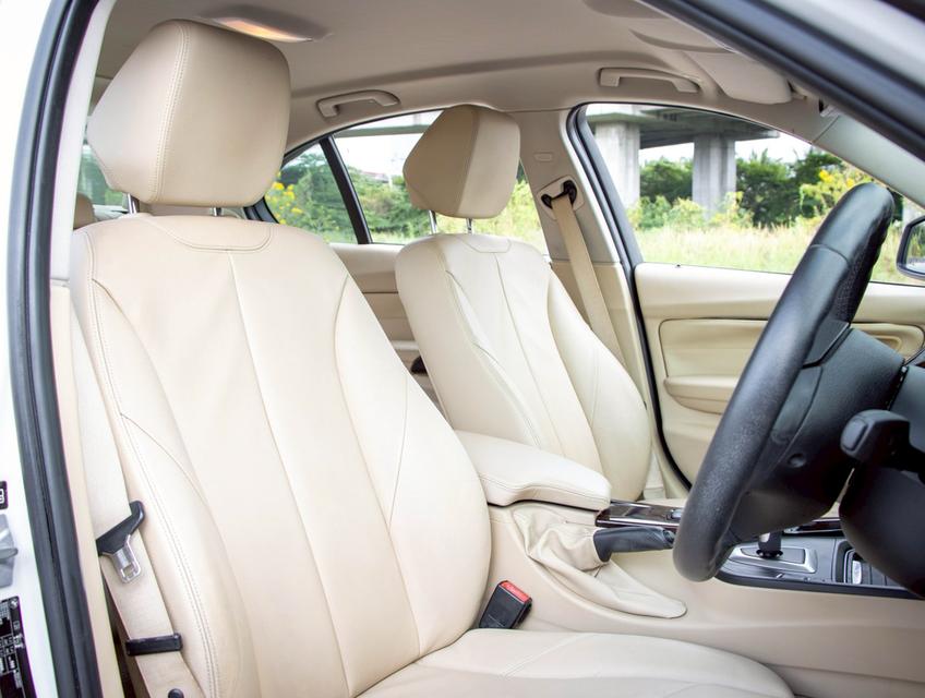 BMW 320i 2.0 F30 LUXURY 2014  10