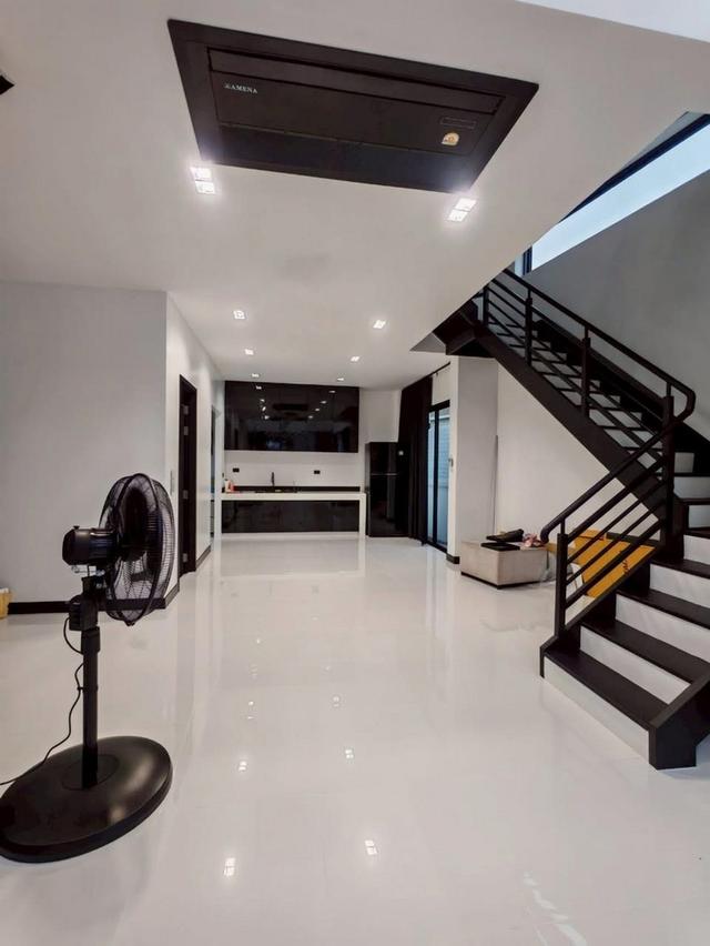 บ้านเดี่ยวใหม่ 3 ชั้น — Minimal Luxury บ้านใหม่ไม่เคยมีผู้อยู่อาศัย Town in Town (เลียบด่วน) 3