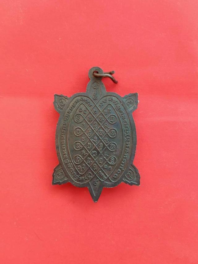 เหรียญพญาเต่าเรือน หลวงปู่หลิว รุ่นเอกลาถเงินล้าน ปี 2537 รูปที่ 2