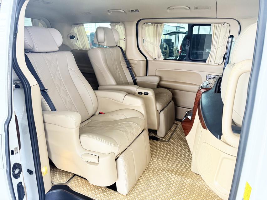  Hyundai Grand Starex 2.5 VIP (ปี 2017) Wagon AT 12