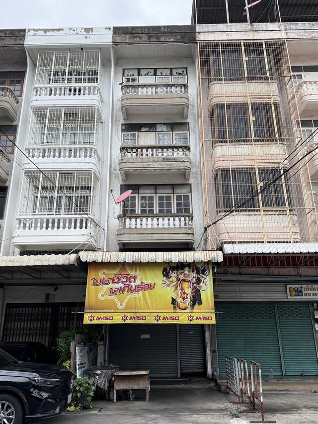 อาคารพาณิชย์ 4 ชั้น ต่อเติมด้านหลังสี่ชั้น 2