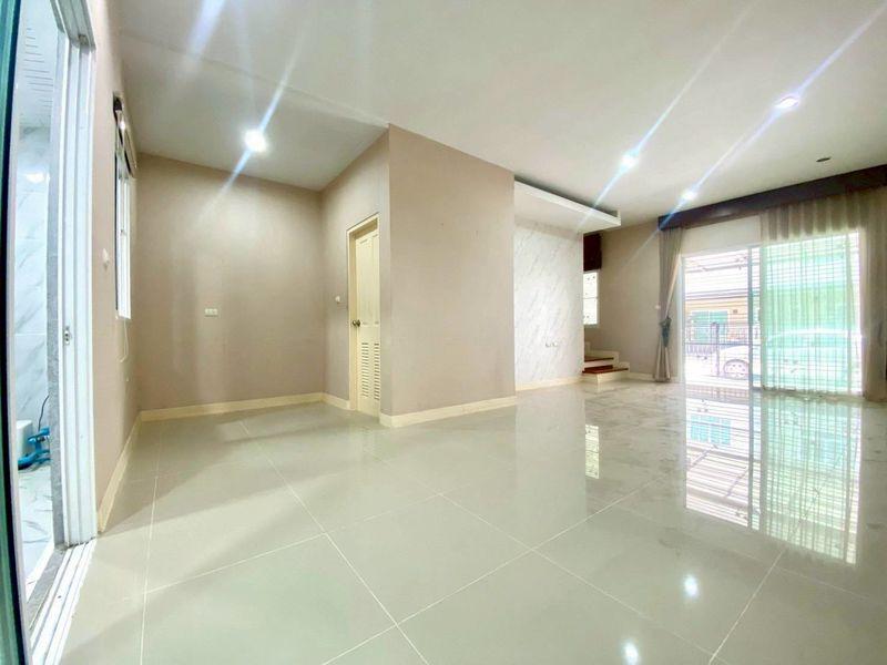 ขาย ทาวโฮม 3 ชั้นหมู่บ้าน วิชั่นสมาร์ทไลฟ์ บ้านพร้อมอยู่ ทำเลดี 3