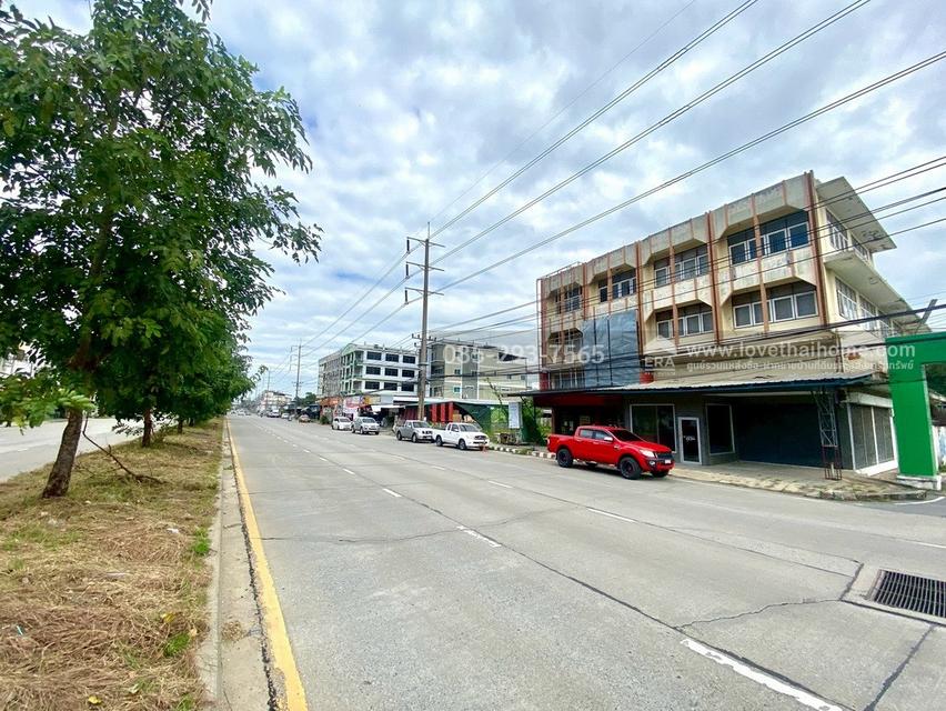 ขายตึกแถว 3.5 ชั้น ติดถนนใหญ่กรุงเทพ-ปทุมธานี ปากซอยสมประสงค์ มี 2 คูหา พื้นที่ 48 ตรว ทำเลดีมาก เหมาะแก่การลงทุน ใกล้แยกปทุมวิไล 4