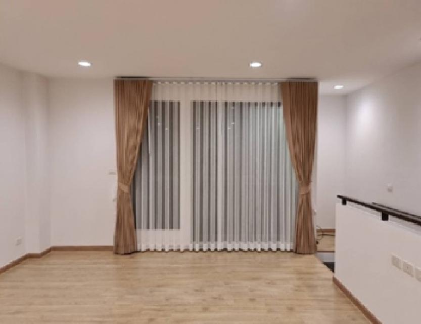 ให้เช่าทาวน์โฮม 3.5 ชั้น โครงการ พรีเมียม เพลส พหลโยธิน รามอินทรา หลังมุม / ถนนเทพรักษ์ 7