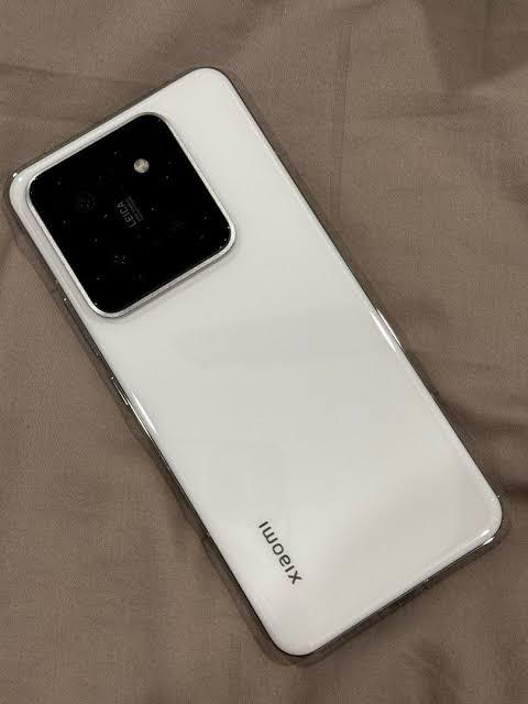 Xiaomi 14 Pro สีขาว 2