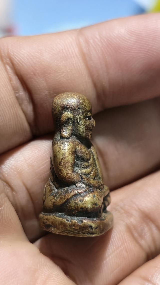 หลวงพ่อเงินพิมพ์นิยมบี 4