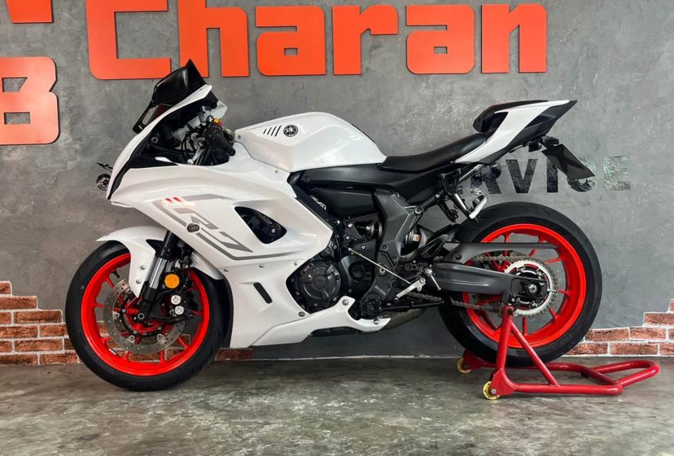 Yamaha R7 สีขาวล้อแดง ปี 2023 3