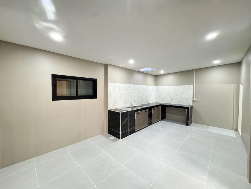 หมู่บ้านพฤกษา14A ซอยวัดลาดปลาดุกบ้านแฝด 2 ชั้น ตกแต่งใหม่ มีระเบียงข้างบ้านนั่งเล่น 15