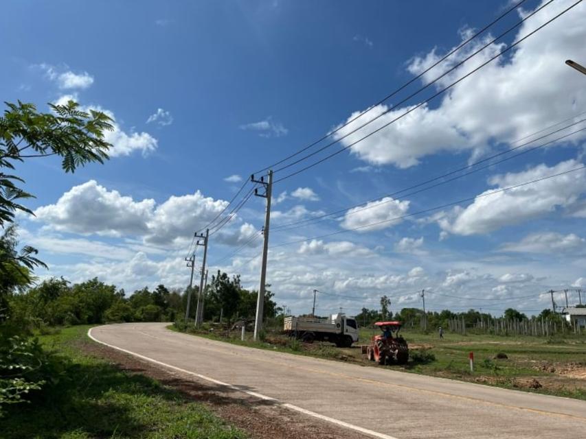 ขายที่ดิน1ไร่ ติดถนนทางหลวงชนบทบ้านนาอ่างไปบ้านสร้างพอก  2