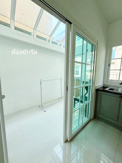 รพ.เกษมราษฎร์ บางแค 1.8 กม. ตลาดสำเพ็ง 2 1.8 กม. ให้เช่าบ้าน 5 แอร์ MRT หลักสอง 2.1 กม.รร.สวนโมกข์อนุสรณ์ 1.1 กม. 3 นอน  6