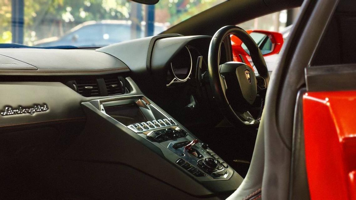 Lamborghini Aventador LP 700-4  Year 2014 ไมล์ 23,xxx km Sale 17  Million BAHT  Tel 085-1210072 รูปที่ 11