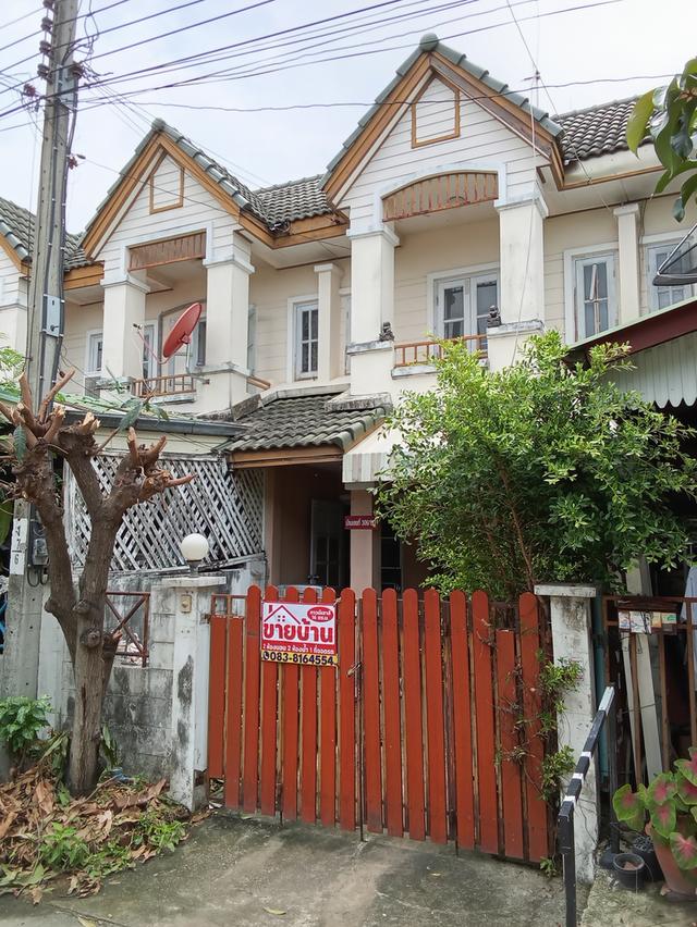 ขายบ้านทาว์สเฮาส์ หมู่บ้านกฤษณาร่มเกล้า 2ชั้น เนื้อที่16 ตรว. 2ห้องนอน 2ห้องน้ำ 1ที่จอดรถ 12