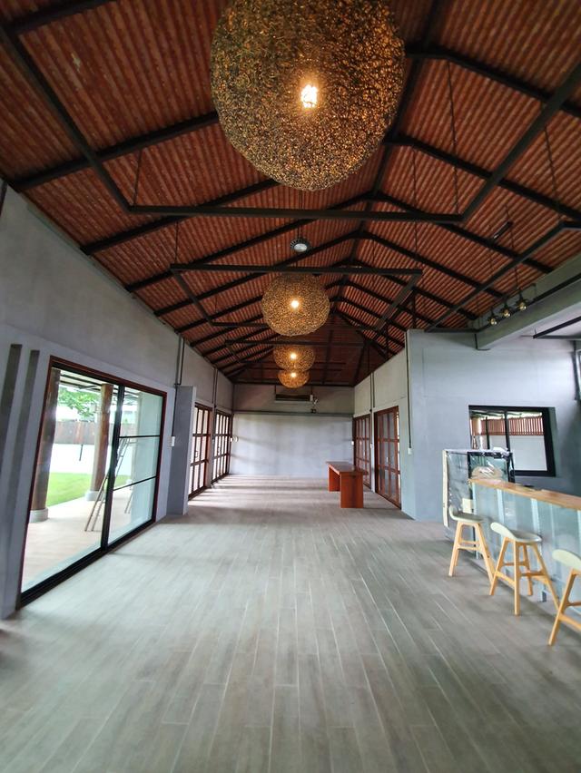 ขายบ้านเดี่ยวชั้นเดียวบนพื้นที่ขนาดใหญ่ 300 ตารางวา ตั้งอยู่ในซอยนวลจันทร์ 56 บรรยากาศเงียบสงบ ร่มรื่น และเป็นส่วนตัวสูง 5